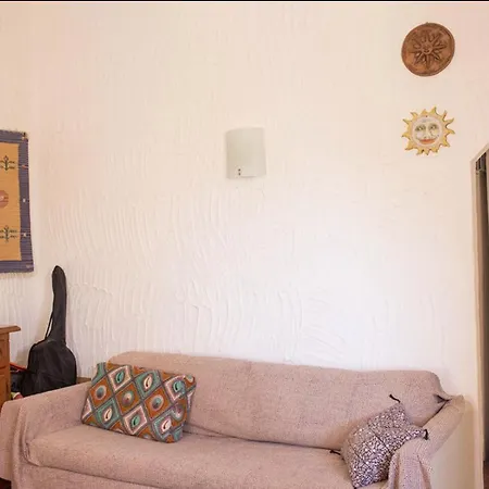 Leonor, 100 Meters From The Sea *